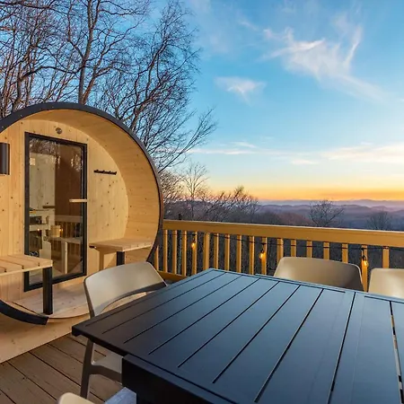 4 Bedroom Mountain Views Sleeps 10 Sauna Hot Tub Arcade